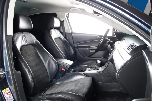 Volkswagen Passat, 2.0 л, АТ, 2010 фото 2