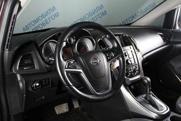 Opel Astra, 1.4 л, АТ, 2011 фото 9