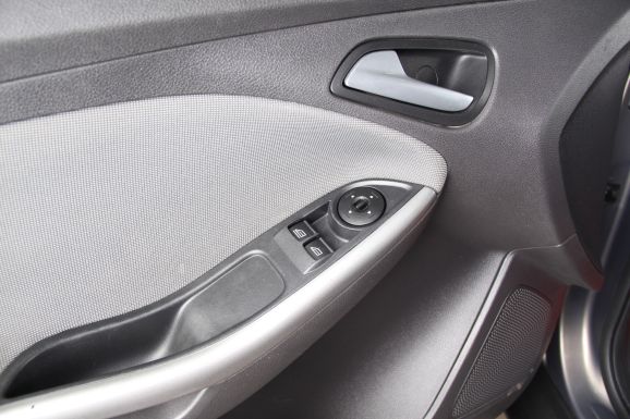 Ford Focus, 1.6 л, Робот, 2013 фото 7