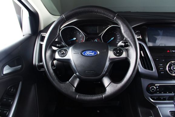 Ford Focus Titanium, 2.0 л, Робот, 2015 фото 8