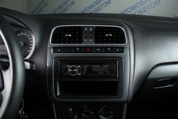 Volkswagen Polo Comfortline, 1.6 л, МТ, 2011 фото 12