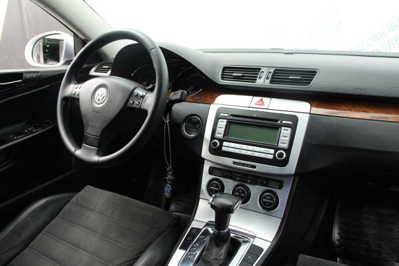 Volkswagen Passat, 1.8 л, АТ, 2010 фото 10