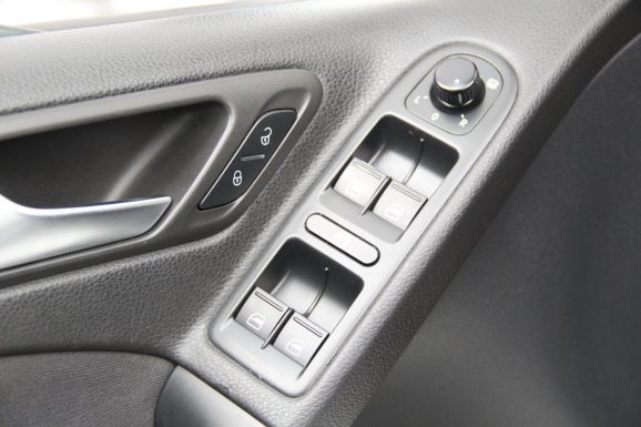 Volkswagen Golf Match, 1.6 л, Робот, 2011 фото 11