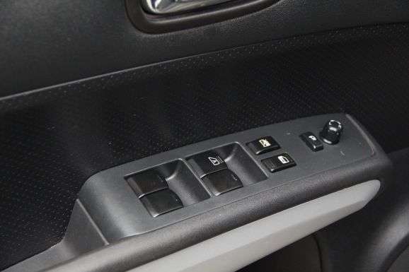 Nissan X-Trail LE High, 2.0 л, Вариатор, 2012 фото 12