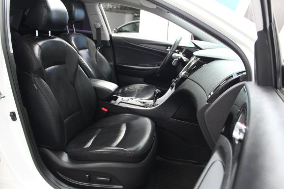 Hyundai Sonata Prestige, 2.0 л, АТ, 2012 фото 2