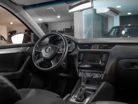 Skoda Octavia, Робот, 2015 фото 7