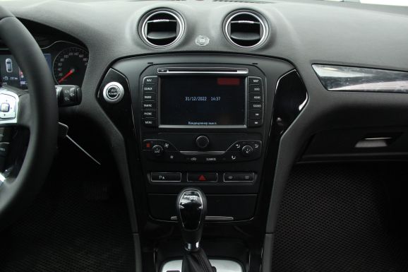 Ford Mondeo Titanium, 2.0 л, Робот, 2012 фото 10