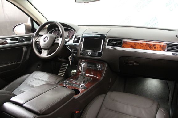 Volkswagen Touareg, 3.0 л, АТ, 2012 фото 9
