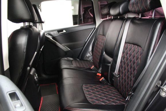 Volkswagen Tiguan, 2.0 л, АТ, 2011 фото 1