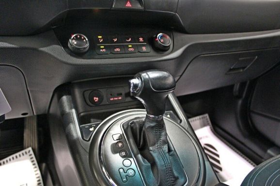 Kia Sportage, 2.0 л, АТ, 2012 фото 1