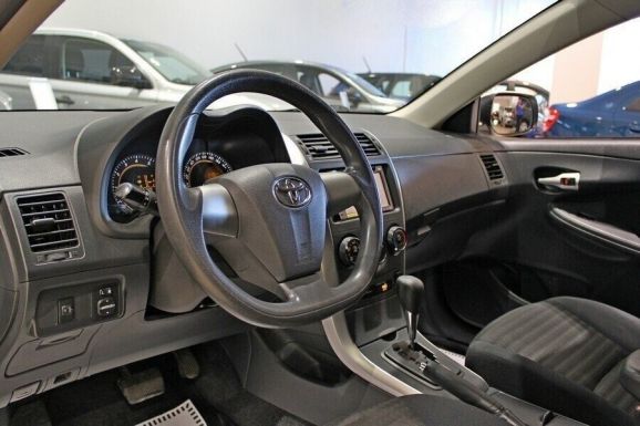 Toyota Corolla, 1.6 л, АТ, 2011 фото 2