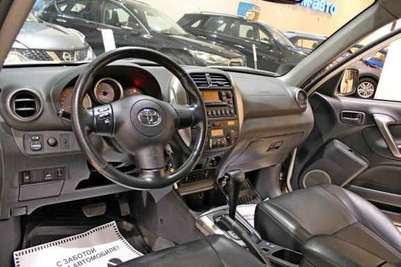 Toyota RAV4, 2.0 л, АТ, 2005 фото 2