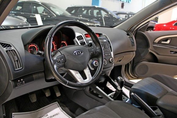 Kia Ceed, 1.6 л, МТ, 2012 фото 1