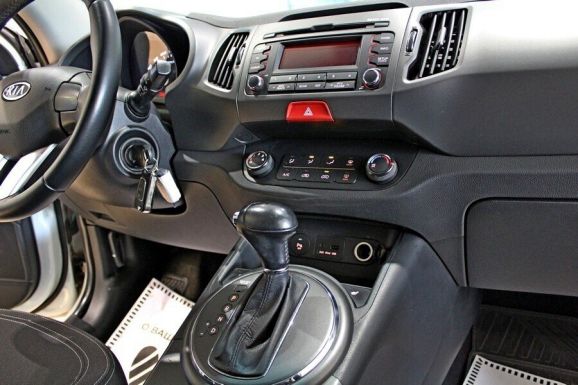 Kia Sportage, 2.0 л, АТ, 2012 фото 9