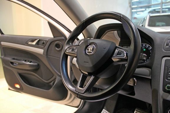 Skoda Octavia, 1.8 л, АТ, 2013 фото 2