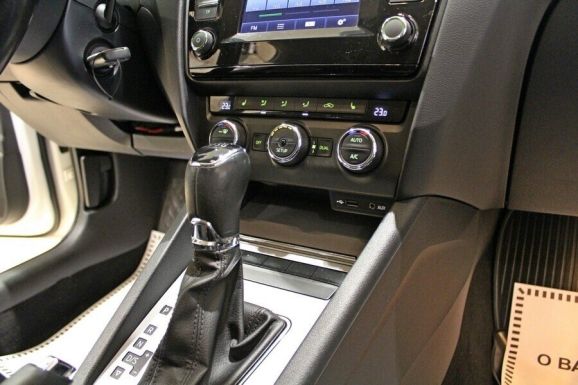 Skoda Octavia, 1.8 л, Робот, 2016 фото 9