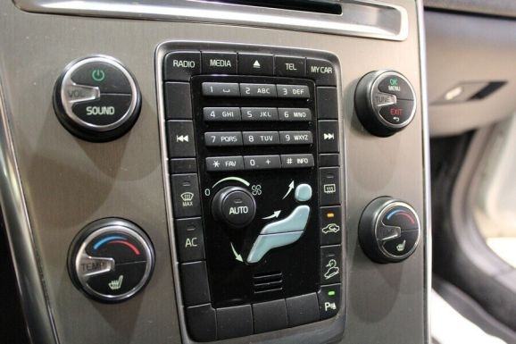Volvo XC60, 2.4 л, АТ, 2012 фото 2