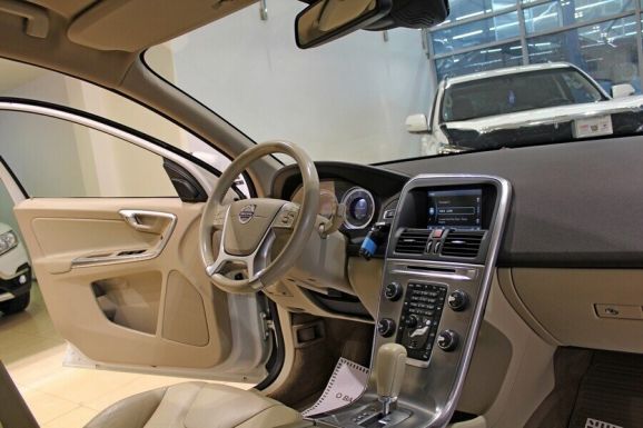 Volvo XC60, 2.4 л, АТ, 2012 фото 7